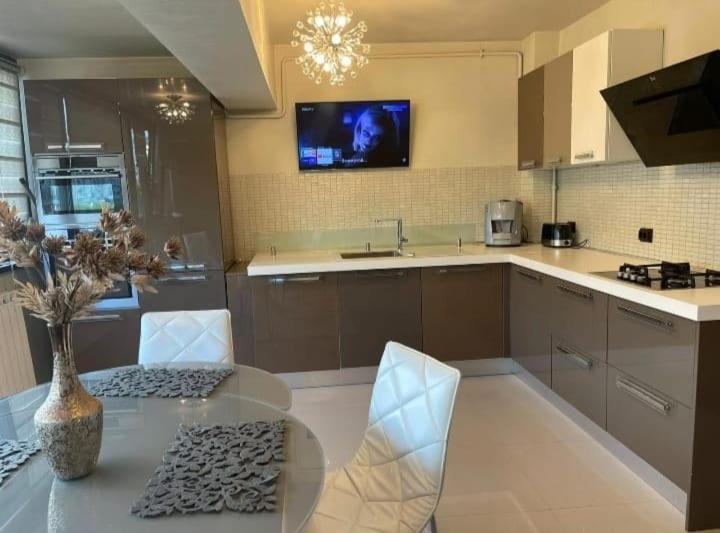 Apartament Lux Ultracentral Craiova Extérieur photo